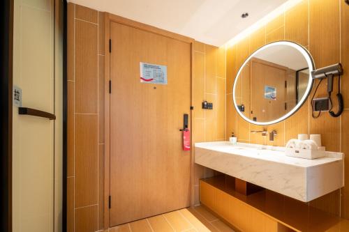 Gallery image of Echarm Hotel - Wuhan Railway Station Happy Valley Branch in Wuhan