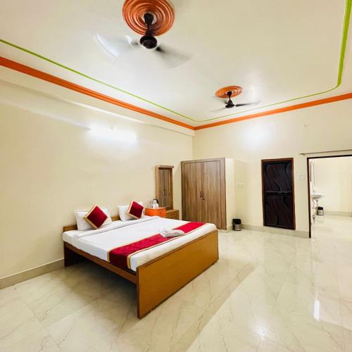 a bedroom with a bed in a room at Kashi Palace hotels and banquet in Jāmb