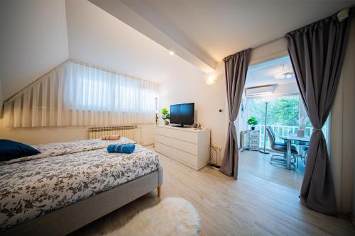 Zagreb 175 - 2 Bedrooms - Terrace New - Apartment - Flexible Keybox Entry - Modern - Monthly Rent - WiFi