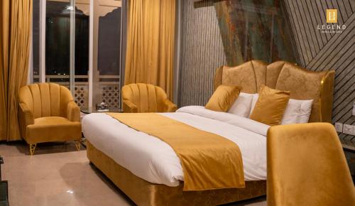 Postel nebo postele na pokoji v ubytování Legend Hotel Kachura