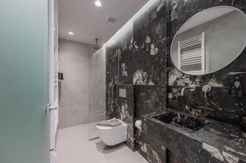 Ένα μπάνιο στο Aether group villas