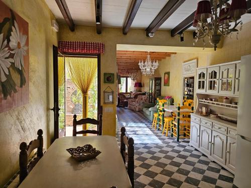 a kitchen and living room with a table and chairs at Beautiful Alamedas - Una Casa Rural con una Historia Única in Castronuño