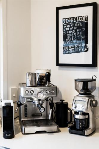 Set per la preparazione di tè e caffè presso Seventeen on Cheltenham