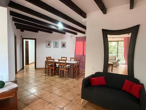 Casa de 5 Dormitorios Cerca de la Playa en Marbella Elviria photo 5