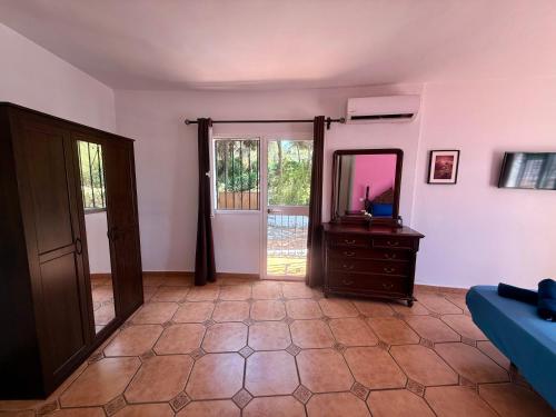 Casa de 5 Dormitorios Cerca de la Playa en Marbella Elviria photo 14