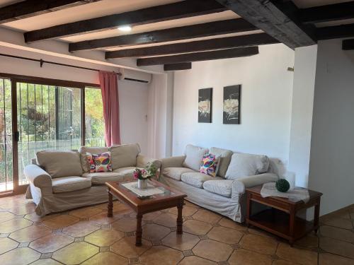 Casa de 5 Dormitorios Cerca de la Playa en Marbella Elviria photo 3