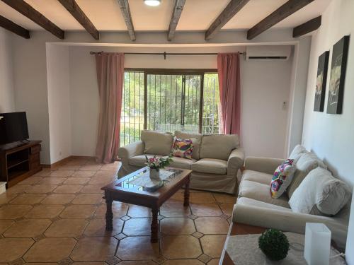 Casa de 5 Dormitorios Cerca de la Playa en Marbella Elviria photo 4