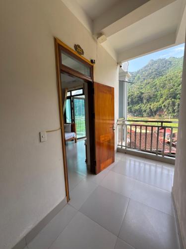 an open door in a room with a balcony at Ba Be Lake - Nhà Nghỉ Thư Nhạc in Bak Kan