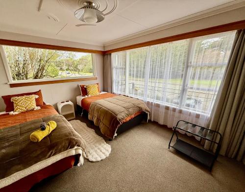 Ένα ή περισσότερα κρεβάτια σε δωμάτιο στο Comfort & Warmth at Stag Lodge Near Queens Park