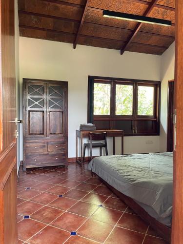 Katil atau katil-katil dalam bilik di Aayuni Farmstay