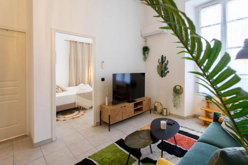 #56 Staywizus - 2P Massena Central close promenade, Old Town, AC