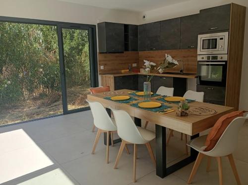 Charmante villa neuve au bord de la plage