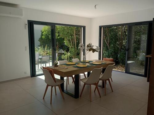 Фотография из галереи Charmante villa neuve au bord de la plage в Сен-Рафаэле