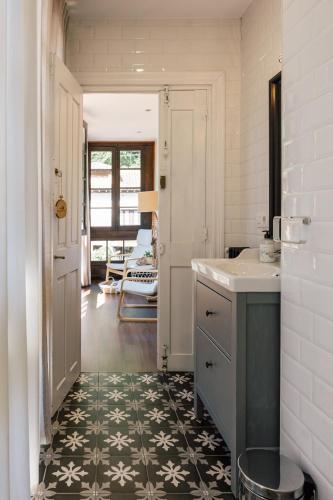 a kitchen with a sink and a counter and a floor at El Reinazu in Cangas de Onís