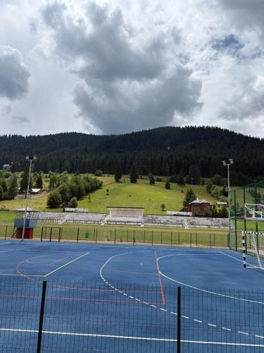 Sadržaji za tenis i/ili skvoš kod objekta Vila Stadion ili u blizini
