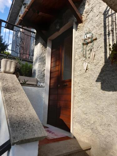 a entrance to a house with a wooden door at alloggio turistico olmata in Montevirginio
