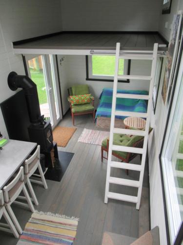 a small room with a bunk bed and a desk at Stuga med bastu i naturen nära Stockholm in Järna