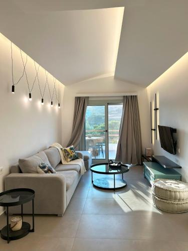 Χώρος καθιστικού στο Aura Suites