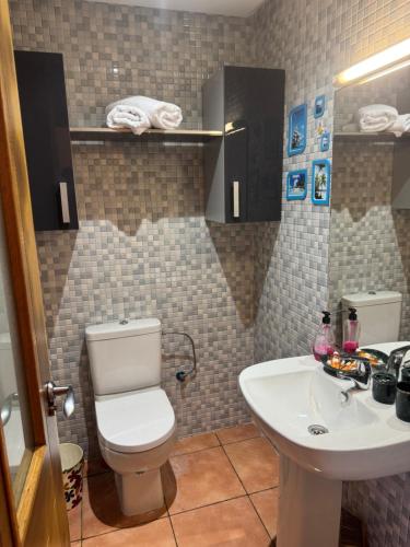 a bathroom with a toilet and a sink at Résidence BAB Sebta apartment Ghali in Fnidek