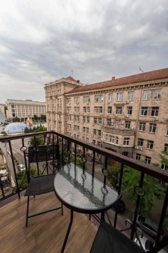 Un balcón o terraza en Self Check-in Apartments Maidan Area