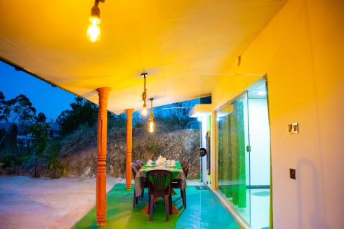 Swimmingpoolen hos eller tæt på Lina Eco Cottage - Ella