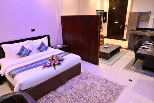 Giường trong phòng chung tại Savoy Grande Hotel