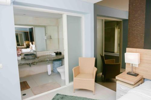 Et badeværelse på Bougenvilla Nusa Dua Bali