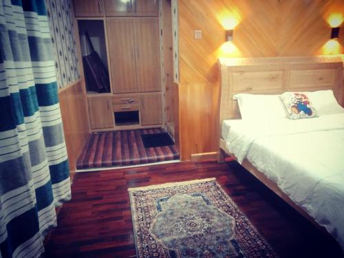 Postel nebo postele na pokoji v ubytování Jahaan Rakaposhi Bed and Breakfast