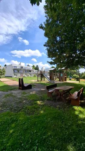 Taman di luar Apartment Wohlfühloase mit Pool und Sauna bis 5 Personen