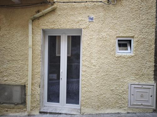a building with a white door at Monolocale Zena in Carloforte