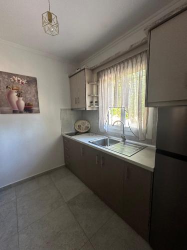 Η κουζίνα ή μικρή κουζίνα στο Sandi's House