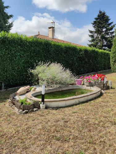 Jardín al aire libre en Chambre d'Hôte minutes away from Bordeaux Centre