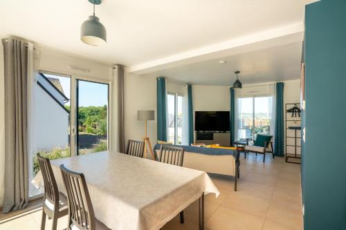 TV a/nebo společenská místnost v ubytování La 745 D'été - Maison au calme proche de la mer