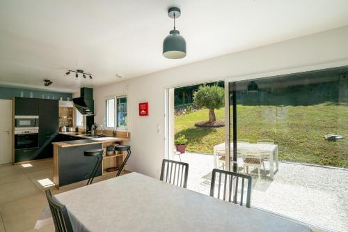 Kuchyň nebo kuchyňský kout v ubytování La 745 D'été - Maison au calme proche de la mer