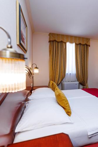 Cama o camas de una habitación en Hotel Savoy