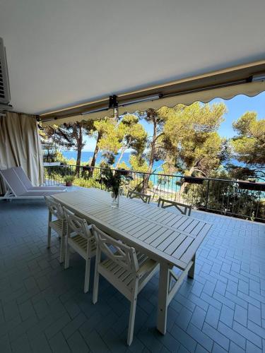 Balkoni atau teres di La terrazza sul blu