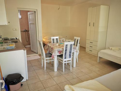 Gallery image of Guest House Levant in Čanj