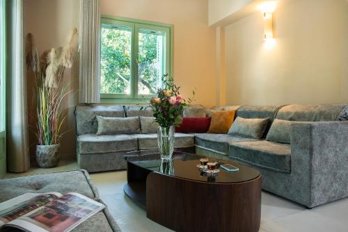 Χώρος καθιστικού στο Grypes Deluxe Complex