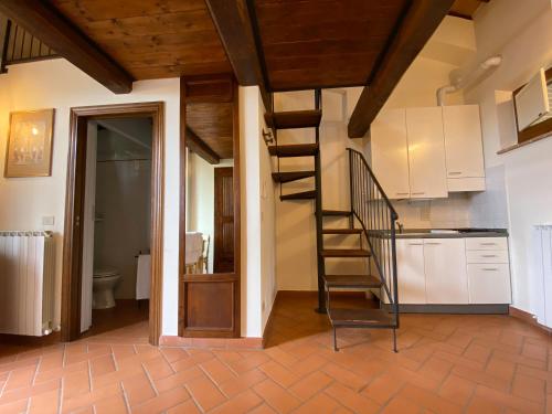 a kitchen with a spiral staircase in a room at Agriturismo Tenuta Badia in Paciano