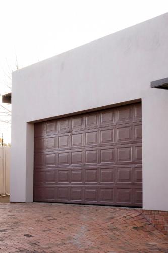 Φωτογραφία από το άλμπουμ του Complete Modern 3-Bedroom Home στο Μπλουμφοντέιν