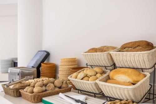 ホテルの敷地内または近くでの食事または食べ物