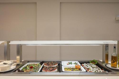 ホテルの敷地内または近くでの食事または食べ物