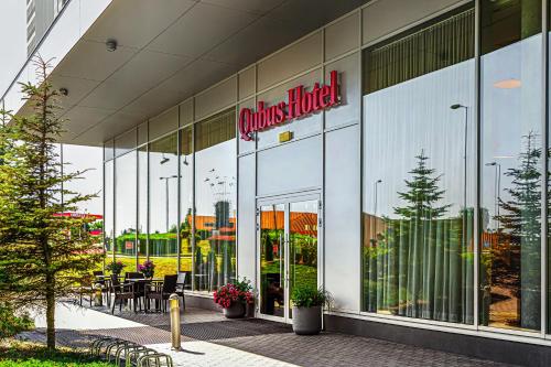 Qubus Hotel Żoryにあるレストランまたは飲食店