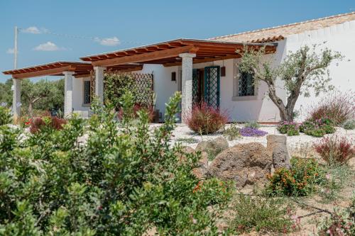 a house with a garden in front of it at Campos Varios in Orosei