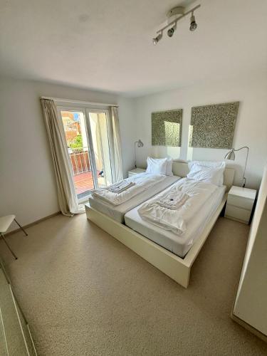 Family Laax Apt Lakeside Mountain Views