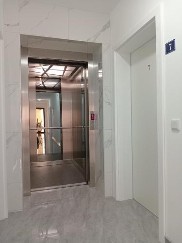 Galería fotográfica de Apartments Karić Aerodrom Tuzla en Dubrave Gornje