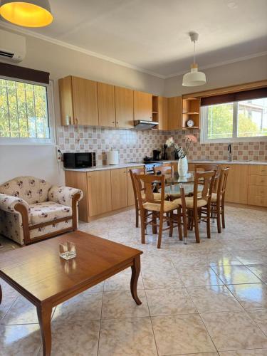 Η κουζίνα ή μικρή κουζίνα στο Casa Psarou 1