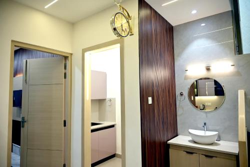 a bathroom with a sink and a mirror at Ista Inn Homestay in Amritsar