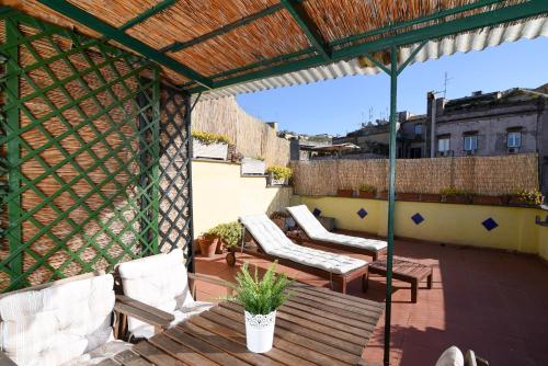 Navona studio with terrace Backpackers