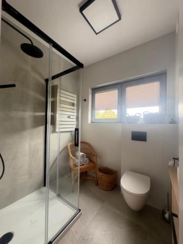 Ένα μπάνιο στο Wakacyjna 1 Holiday House Trzęsacz